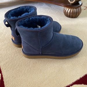 WOMENS NAVY MINI UGGS